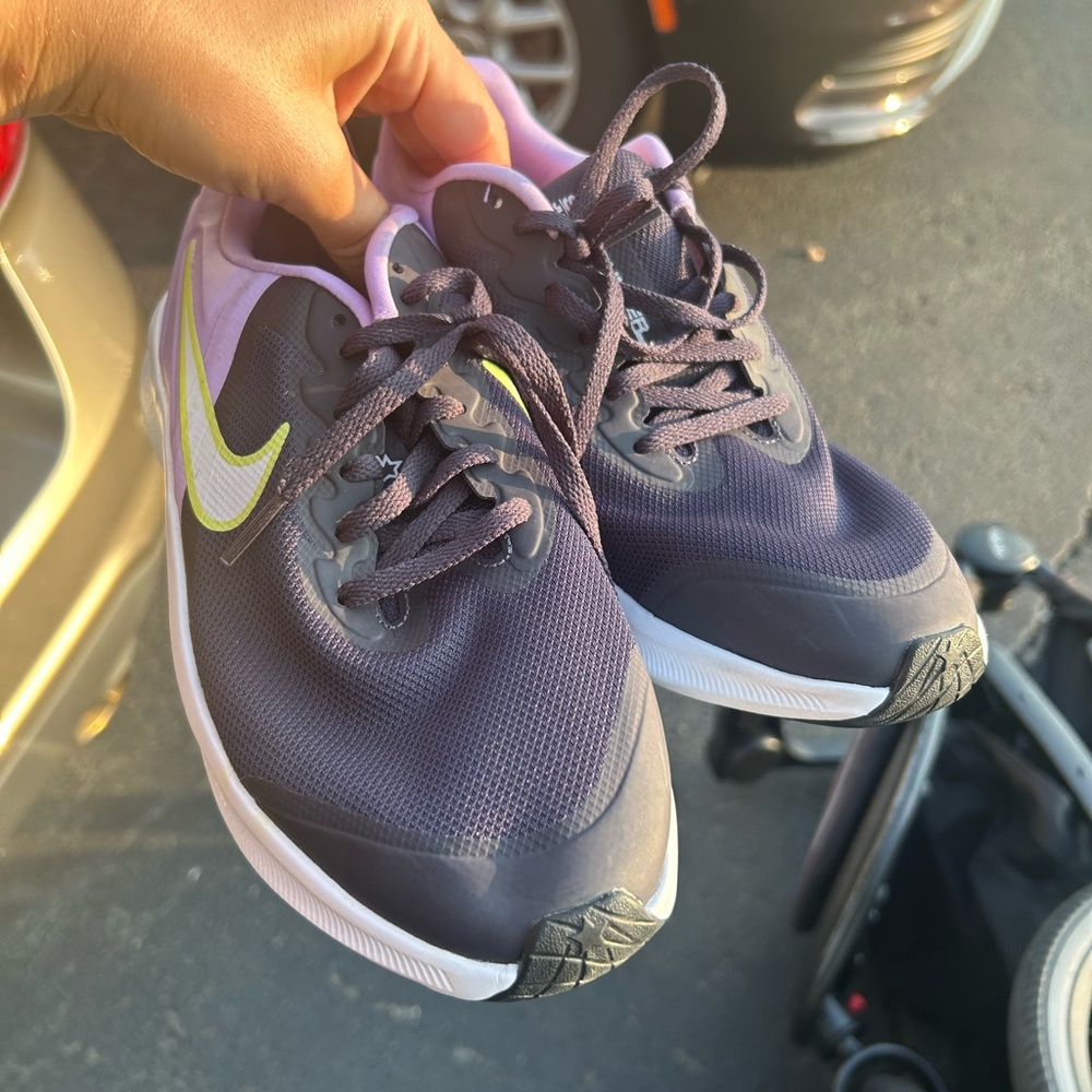 Girls size 6.5 Y brand new Nike sneakers